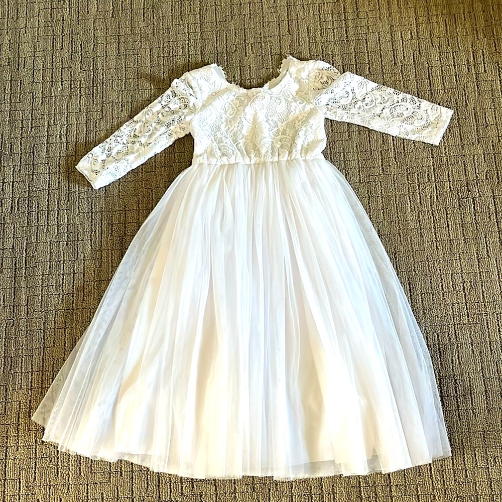 Scalloped V-Back Lace A Flower Girl Dress